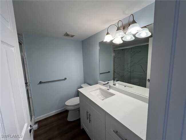 Building Photo - 146 Cypress Way E