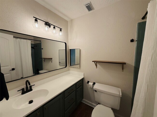 Building Photo - 2602 Northern Dr