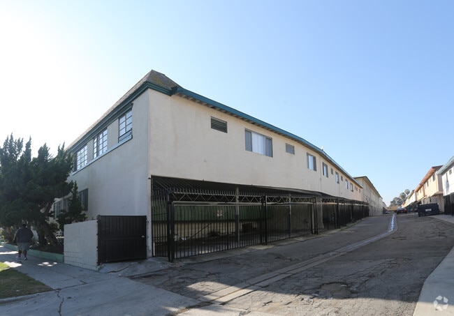 Parking - 3865 Nicolet Ave