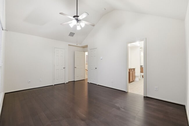 Building Photo - 3209 Clearview Cir