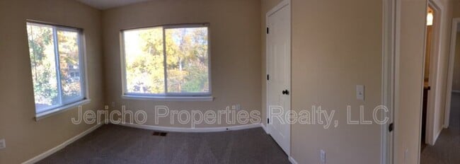 Building Photo - 5958 S Lakeview St