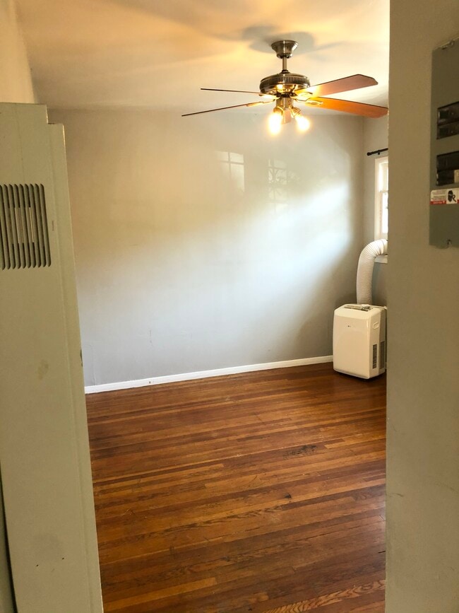 Building Photo - 1240 Tamarind Ave