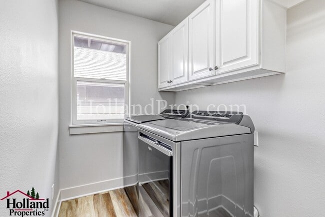 Building Photo - Beautifully Home Near Waterhouse Trail & Lake