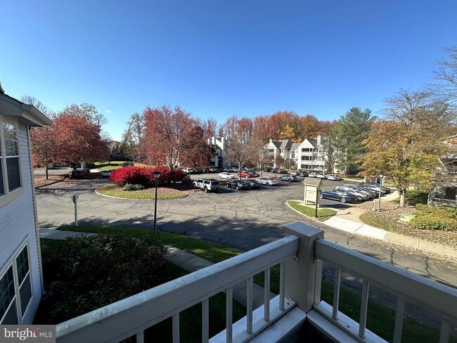 Building Photo - 102 Sequoia Ct