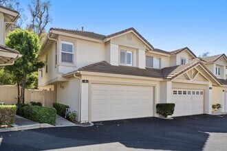 Building Photo - Well Maintained 3 Bedroom Condo in Gated R...