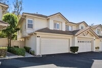 Building Photo - Well Maintained 3 Bedroom Condo in Gated R...