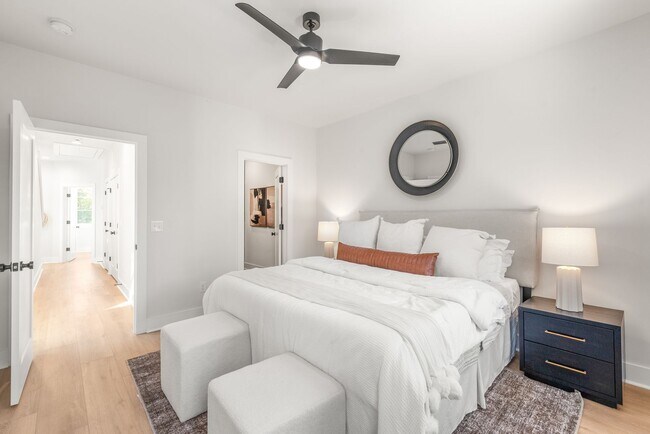 Building Photo - Modern Living in the Heart of Plaza Midwood!