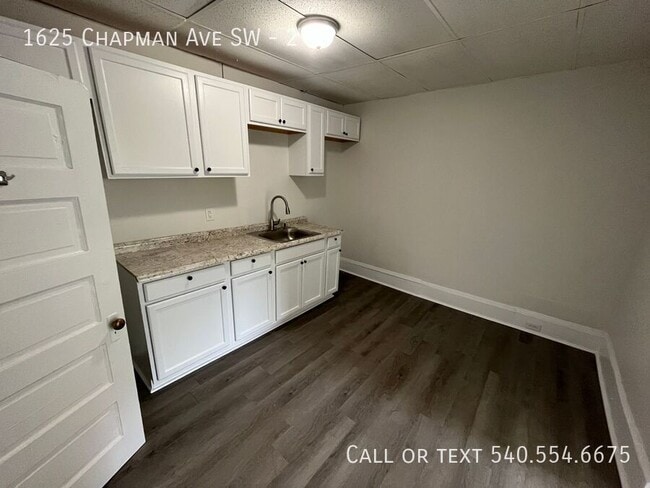 Building Photo - 1625 Chapman Ave SW