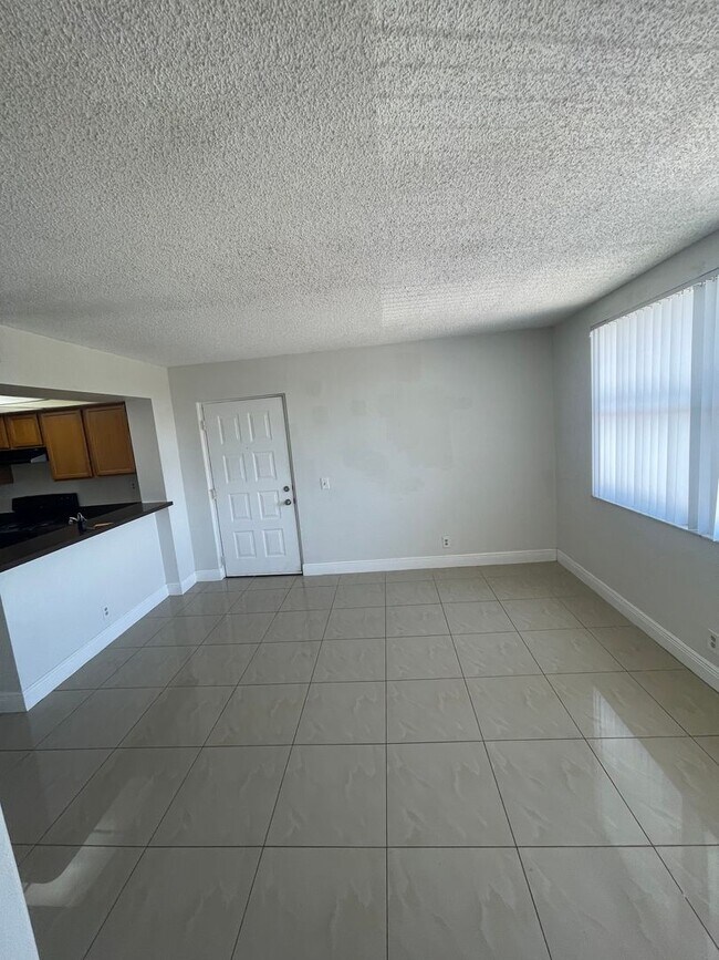 Building Photo - 708 Executive Center Dr