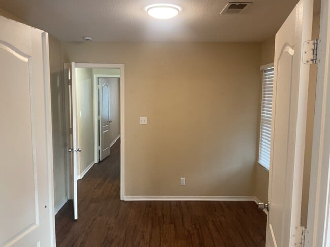 Building Photo - 736 Autumn Meadows Dr