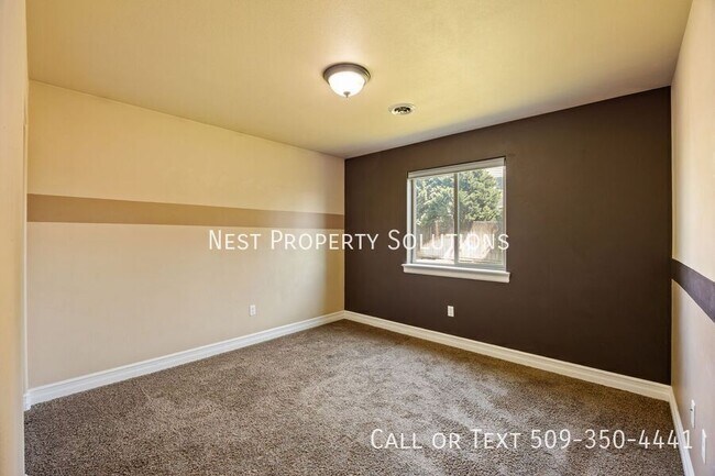 Building Photo - 547 S Bayside St