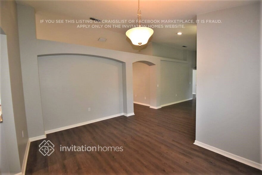 Building Photo - 10623 Foxcrest Way