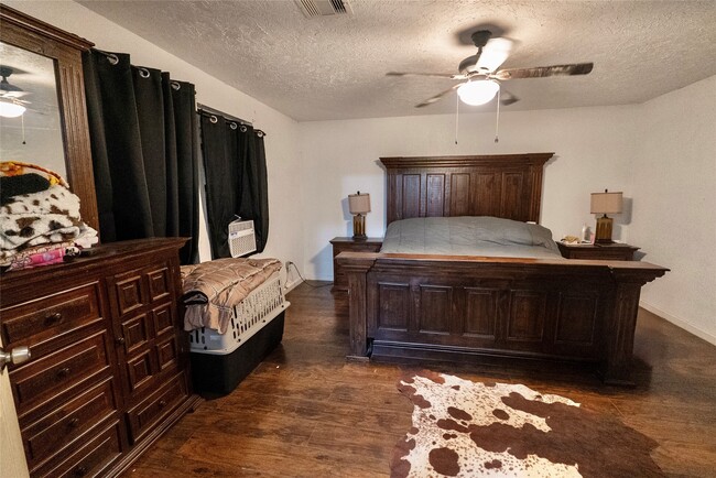 Building Photo - 508 Clear Lake Rd