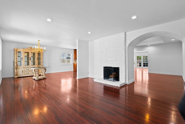 Building Photo - 23036 Burbank Blvd