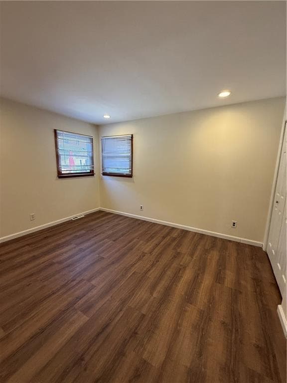 Building Photo - 207 Dongan Hills Ave