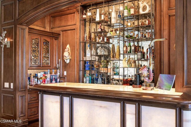 Building Photo - 4358 Cresthaven Dr