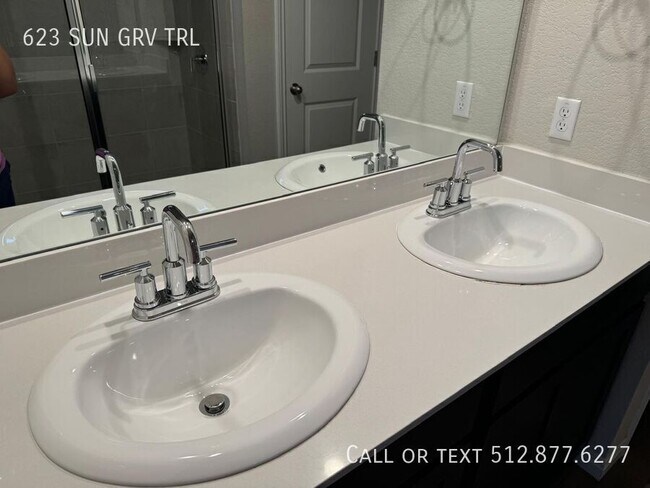 Building Photo - 623 Sun Grv Trl