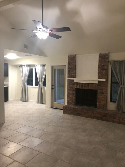 Open for entertaining. - 9207 Cliff Way St