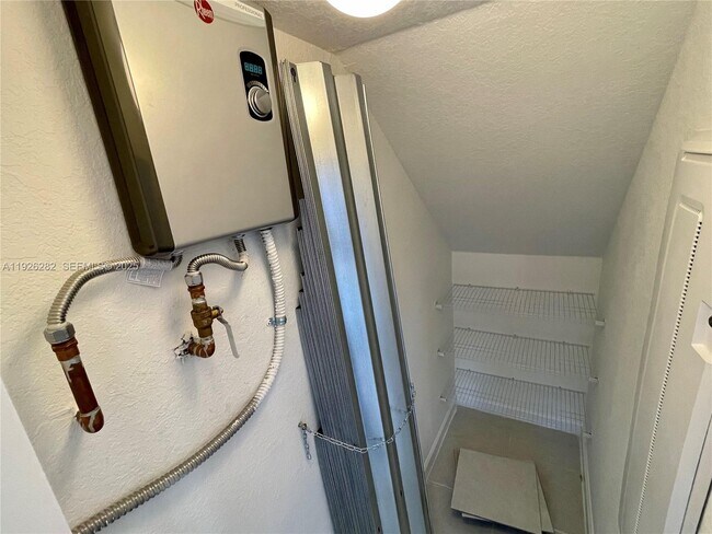 Building Photo - 20671 NE 7th Pl