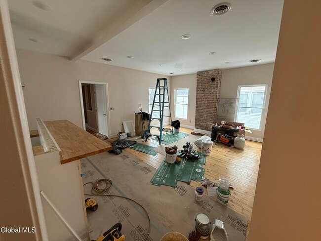 Building Photo - 253 6th Ave