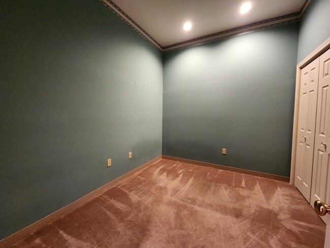 Building Photo - 10 Weston Ave