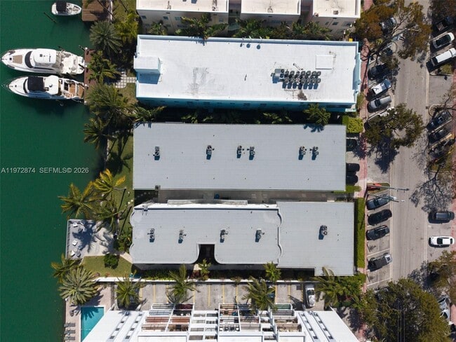 Building Photo - 6905 Bay Dr