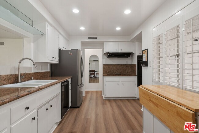 Building Photo - 6739 Garces Ave