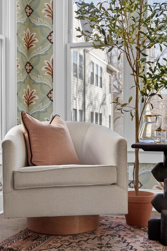 Building Photo - 611 N Pine St