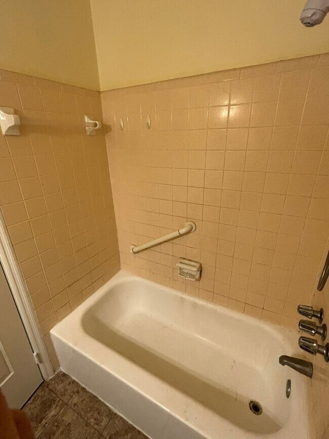 Building Photo - Charming 3 Bed, 1 Bath Home | Available June 22