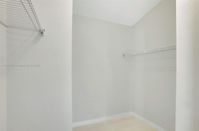 Building Photo - 502 Oxford Dr