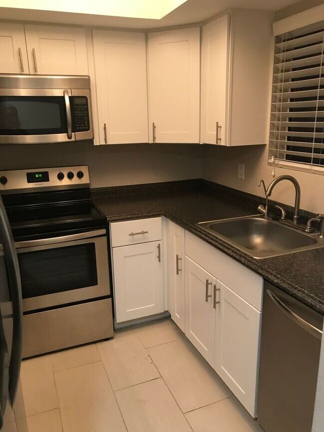 Primary Photo - COMING SOON! Beautiful 2 Bed/2 Bath Condo ...