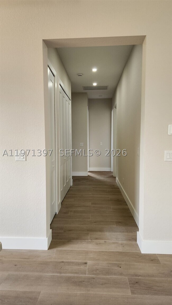 Building Photo - 47 Brig Cir E
