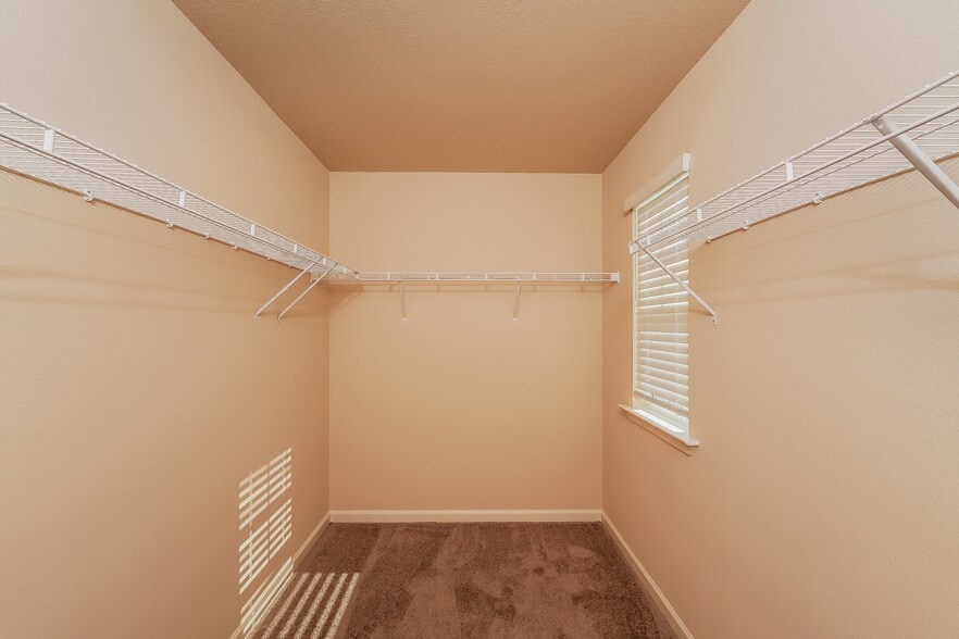 Building Photo - 165 Clover Ln