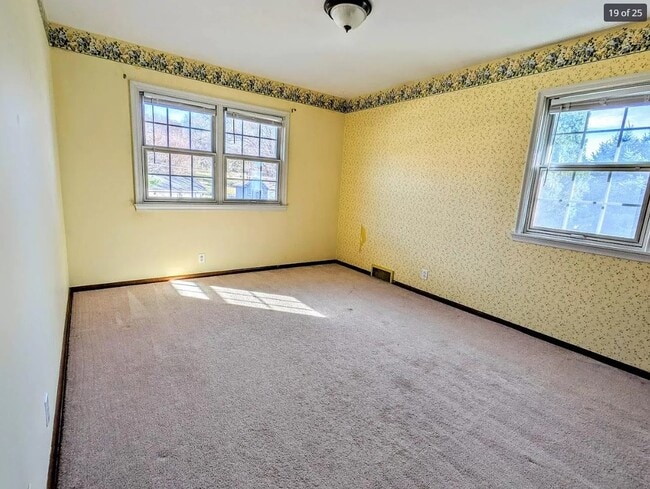Building Photo - 4016 Clifton Dr