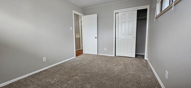 Building Photo - 1134-1138 N Akron St