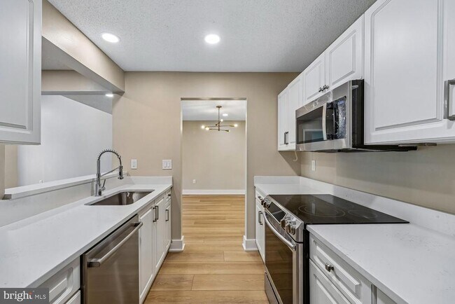 Building Photo - 12904 Churchill Ridge Cir