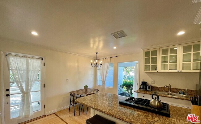 Building Photo - 1212 10th St