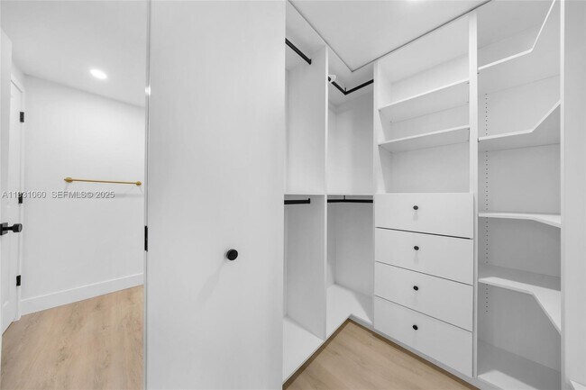 Building Photo - 170 SE 14th St