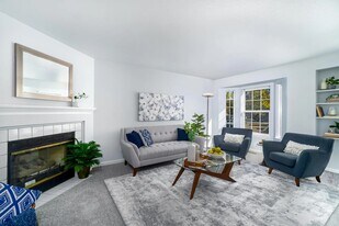 Building Photo - 2801 Leisure Dr