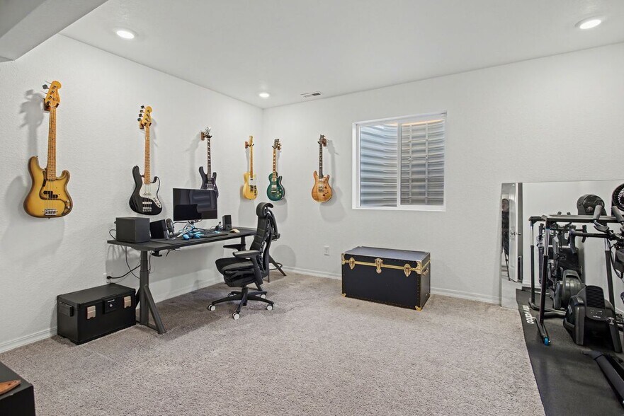 Building Photo - 5768 Heathland Terrace