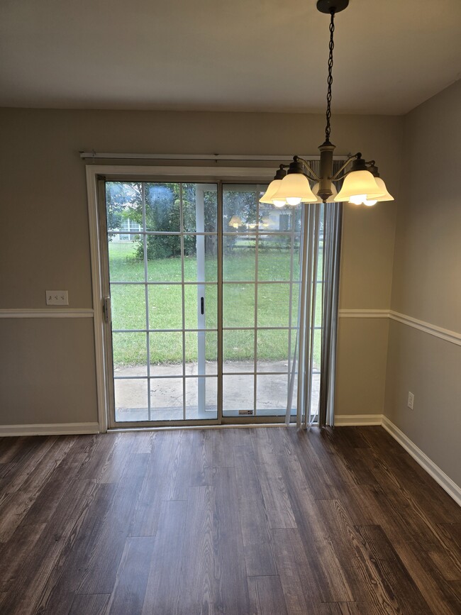 Building Photo - 7434 Stone Mountain Ct