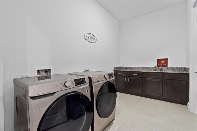 Building Photo - 4737 Modena Bay Bend