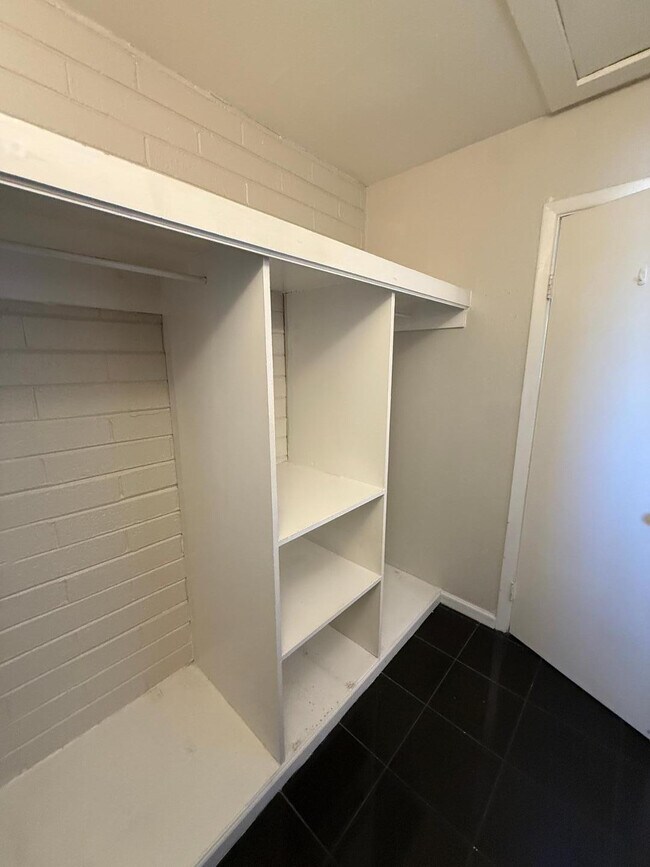 Building Photo - 825 N 2nd Ave