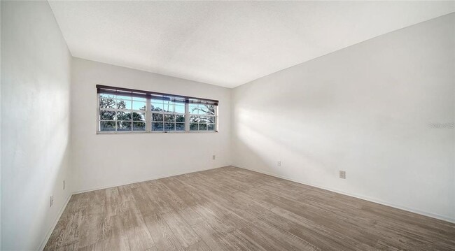 Building Photo - 7880 Palm Aire Ln