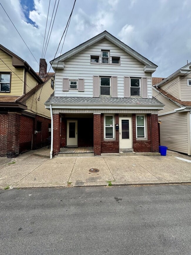 Building Photo - 215 Spencer Ave