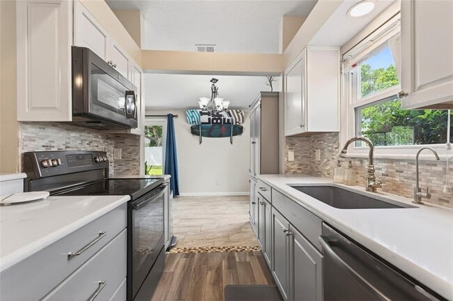 Building Photo - 210 Lake Charles Ct