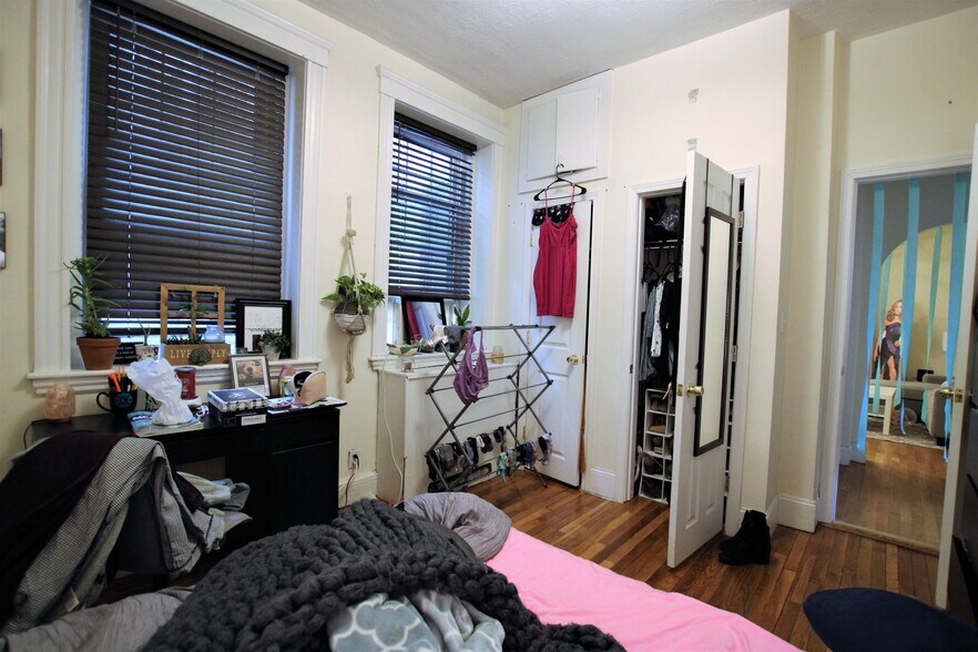 Building Photo - 1999 Commonwealth Ave