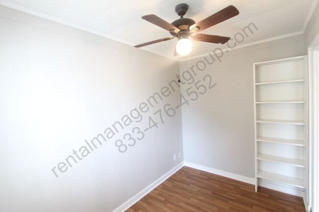 Building Photo - 3 Bedroom, 1.5 Bath! New on the Market and...