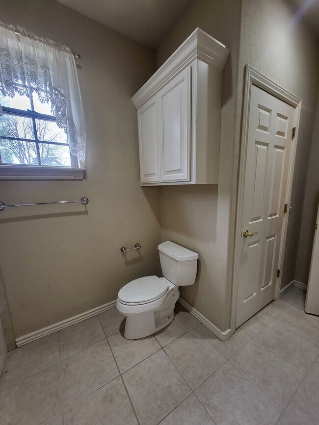 Building Photo - Executive (5) Bed/(4.5) Bath + Study Avail NOW! Must-See Amenities!