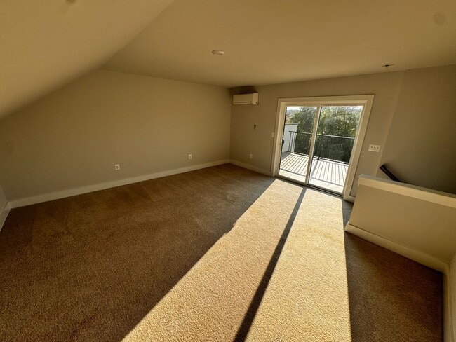 Building Photo - 596 Hazel Dr